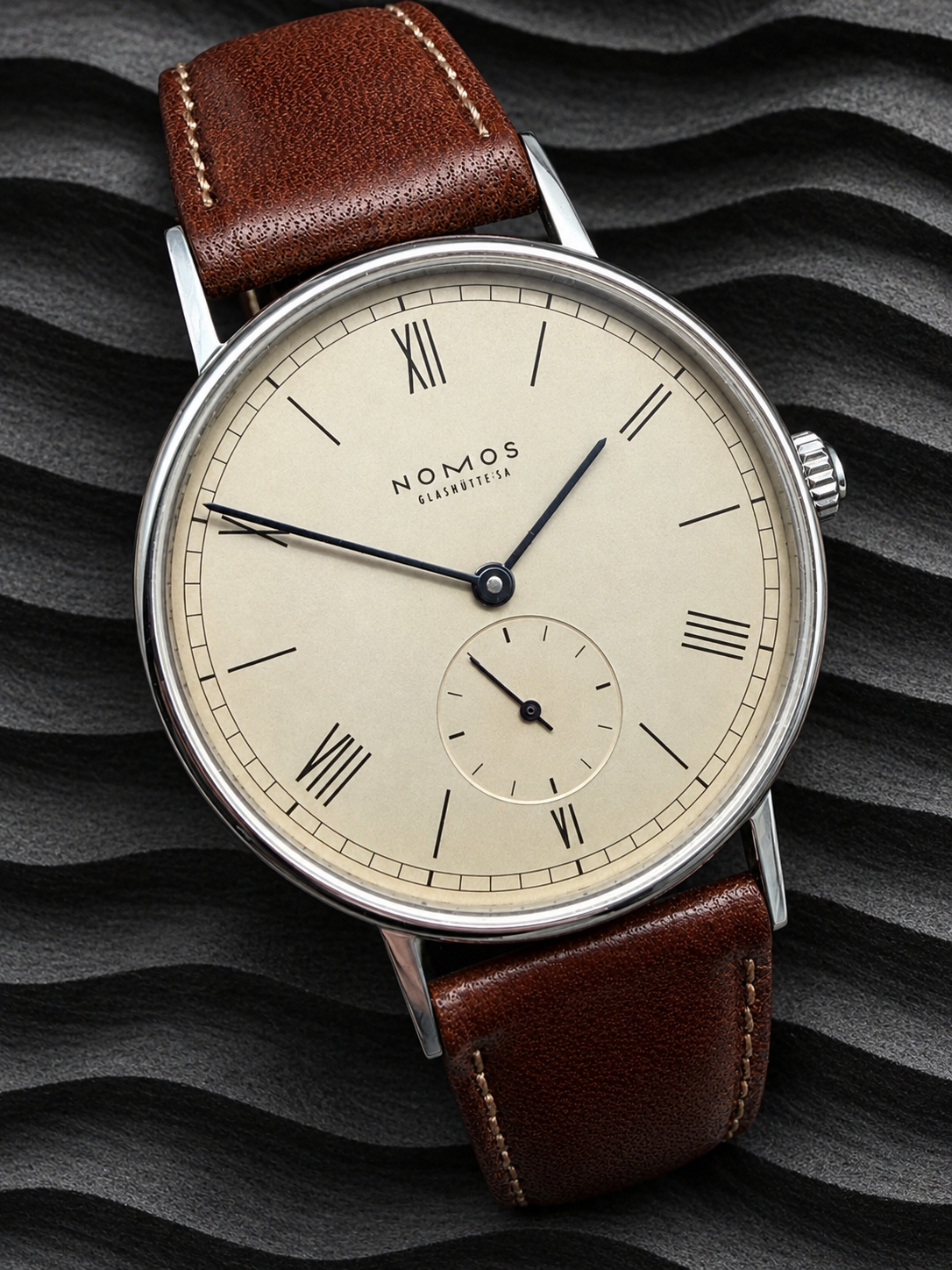 ORIGINAL NOMOS GLASHÜTTE LUDWIG 35 ROMAN NUMERAL BAUHAUS DESIGN SUBSECOND SECTOR