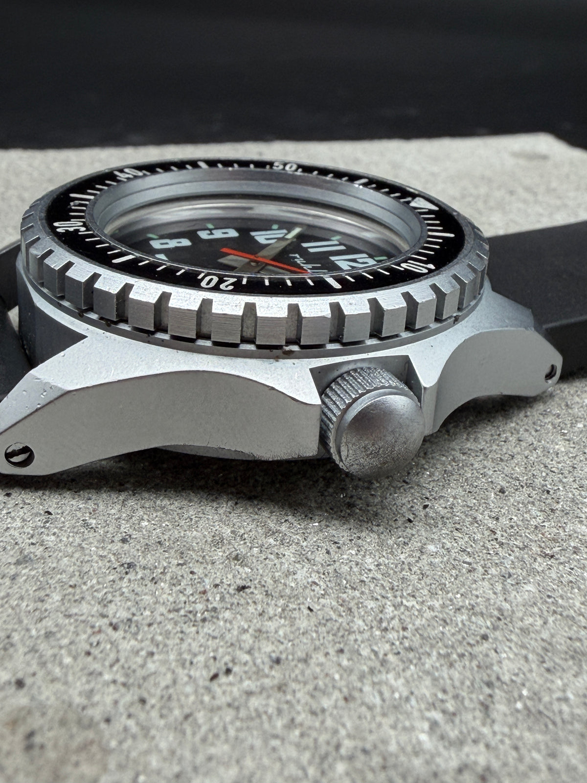 RUHLA WEIMAR QUARTZ TAUCHERUHR NVA KSK - 18 KAMPFTAUCHER MARINETAUCHER 44mm 1992