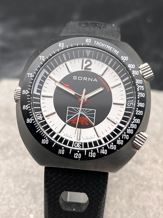 ORIGINAL SORNA SPORT ALARM HANDAUFZUG WECKER DIVER TACHYMETER MECHANICAL RETRO